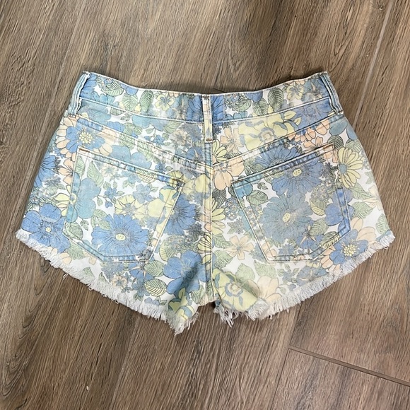 We The Free People Shorts Jean Distressed Flower Floral Loving Good Vibrations - Picture 7 of 10